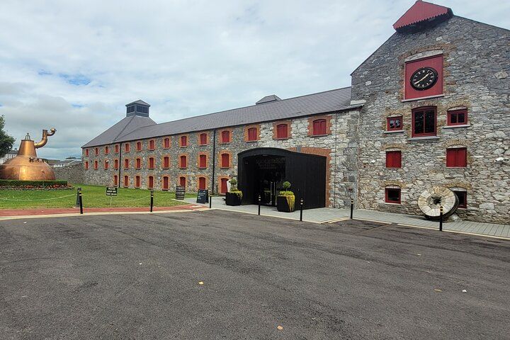 Private Tour , Blarney Castle, jameson Distillery and Cobh.