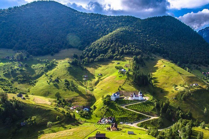 4x4 Nature Tour in Land of Dracula - 1 day