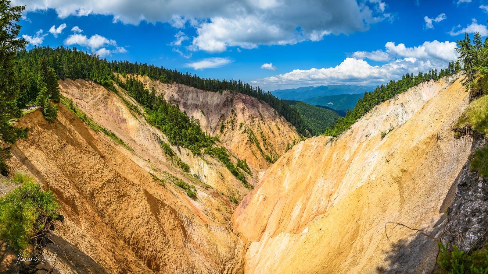 Groapa Ruginoasa - Valea Seacă, Bihor, Romania