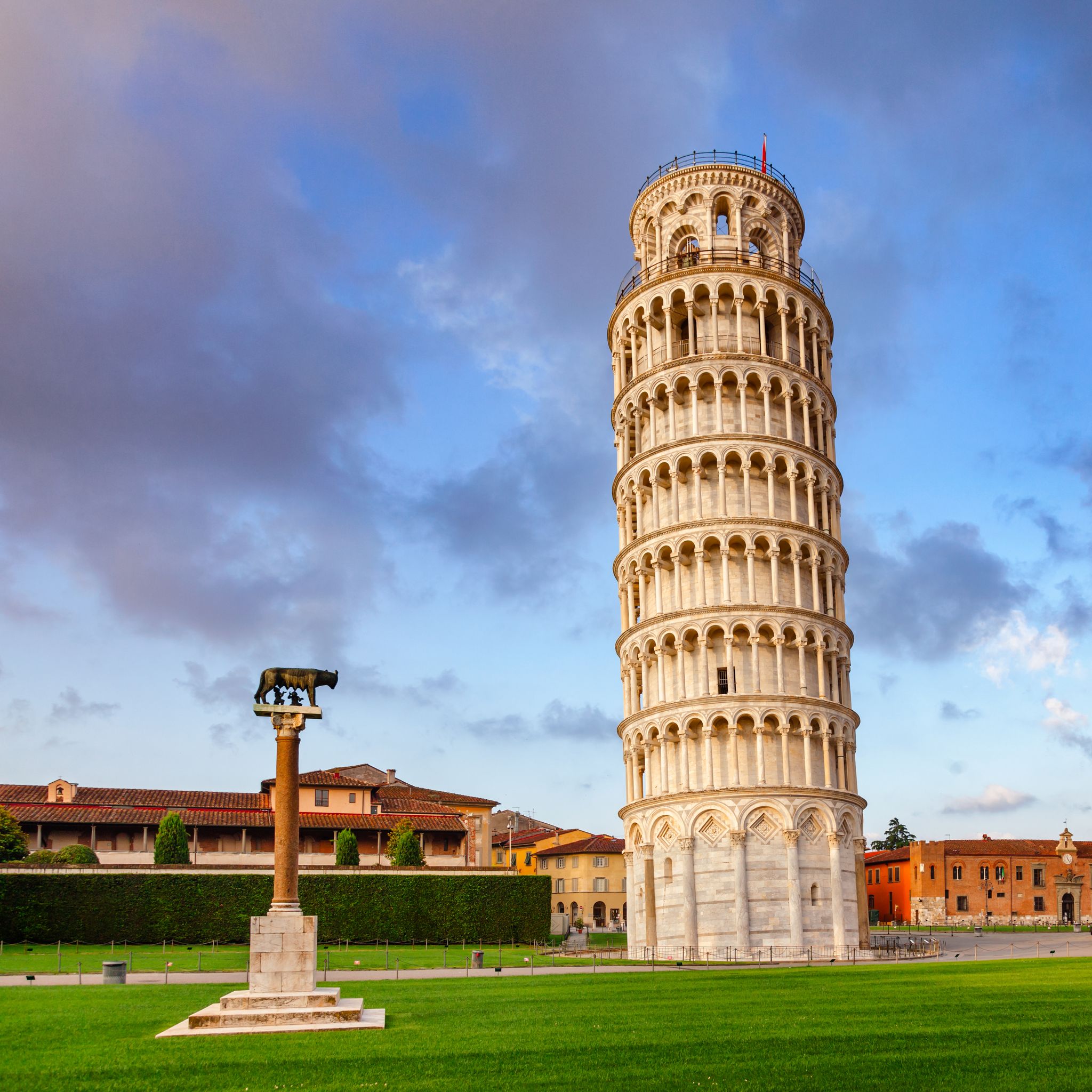 photo of medieval leaning tower of pisa (Torre di pisa) at piazza dei miracoli (Piazza del duomo), Tuscany, Italy.