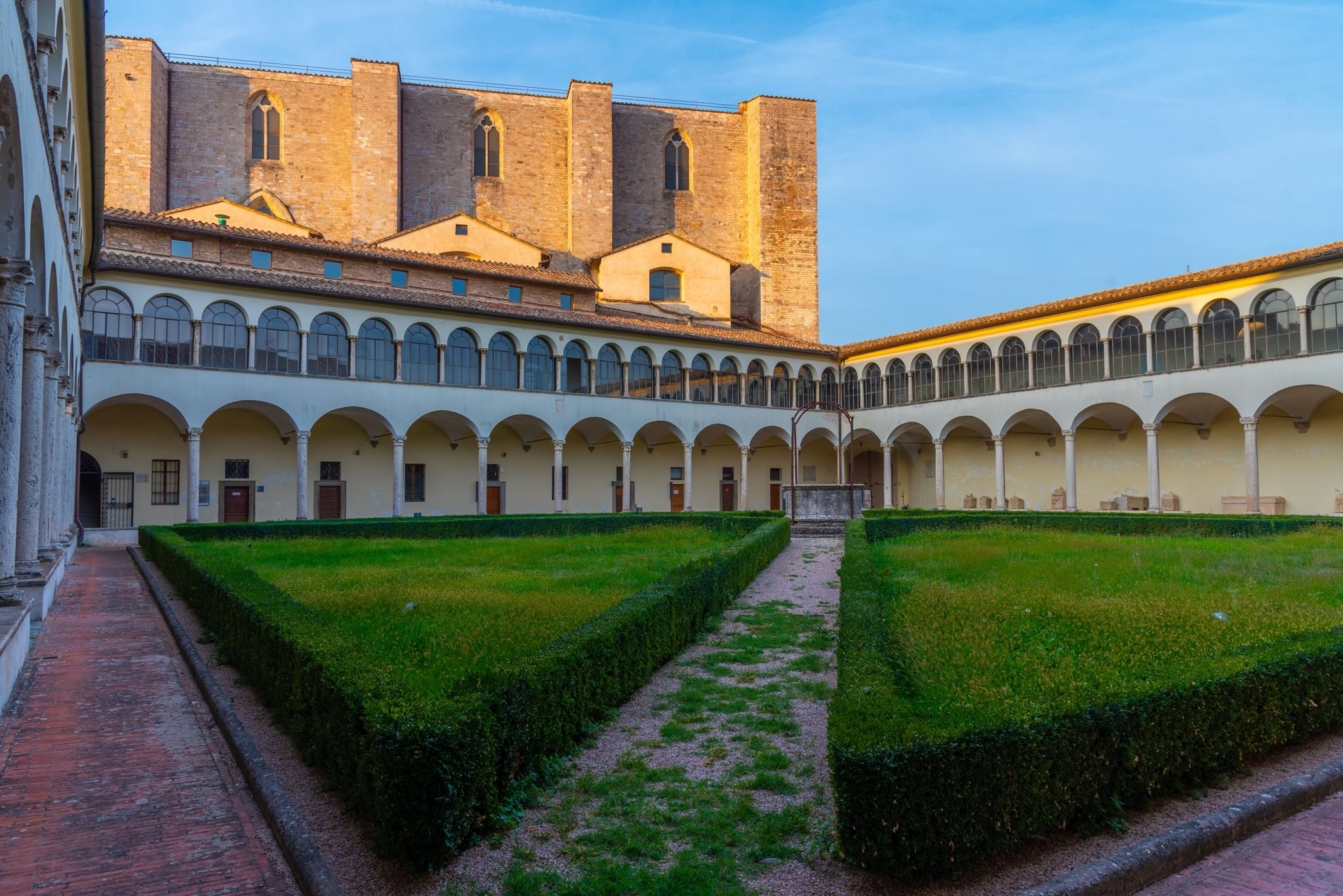 photo of courtyard of the convent of San Domenico in Perugia, Italy.