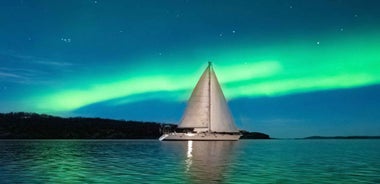 Late night sailing with northern light chase
