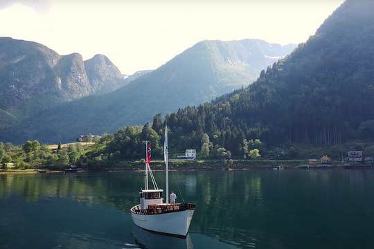 Balestrand to Grønlund Hytter 3 Hour Boat Tour
