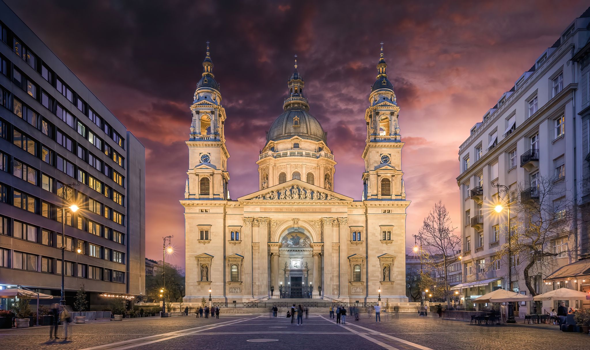 Photo of St. Stephen's Basilica in Budapest, Hungary at night. Roman catholic cathedral in honor of Stephen, the first King of Hungary.
