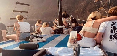 Funchal: Sunset Tour on Traditional Madeiran Boat w/ Drinks