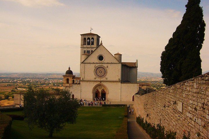 Assisi Private Walking Tour including St. Francis Basilica