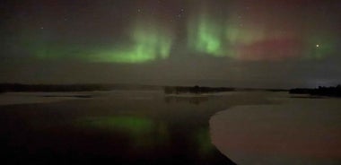 From Saariselkä/Inari: Aurora Hunting Tour, campfire&snacks
