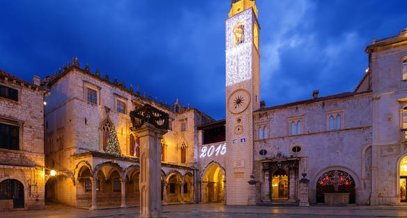Photo of the Sponza palace at night in Dubrovnik, Croatia.