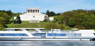Regensburg: Sightseeing Boat Tour to Walhalla