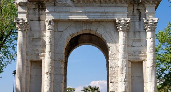photo of Arco dei Gavi .