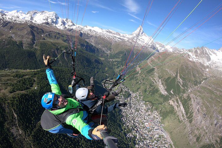 Matterhorn Paragliding flight in Zermatt (20-25min)