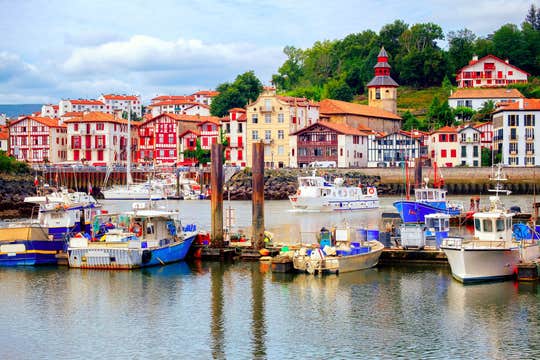 Two-Week France Beach Holiday in Saint Jean De Luz With Itinerary