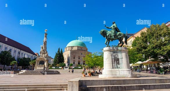 photo of Széchenyi square .