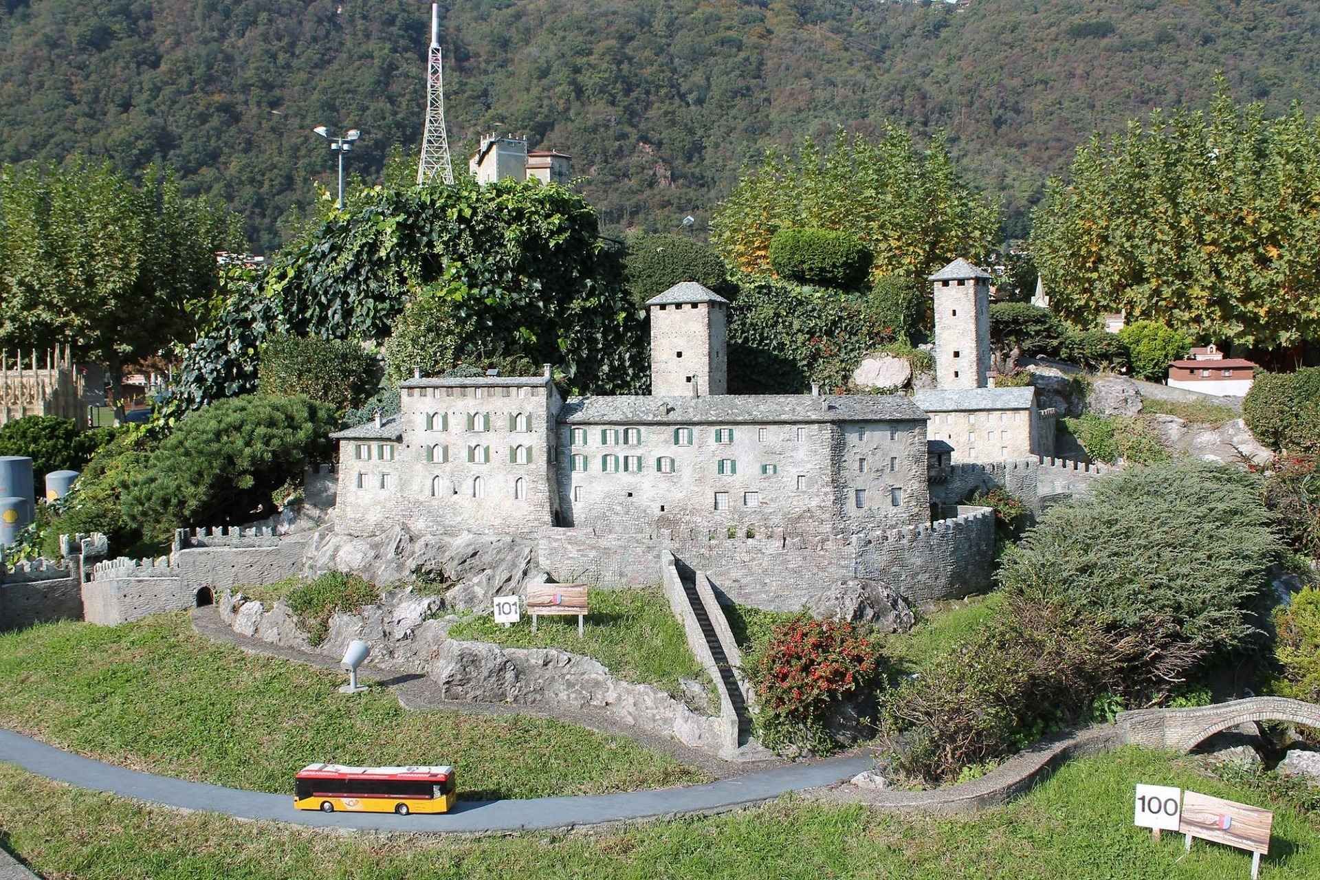 Bellinzona - Private Tour with a visit to Castelgrande