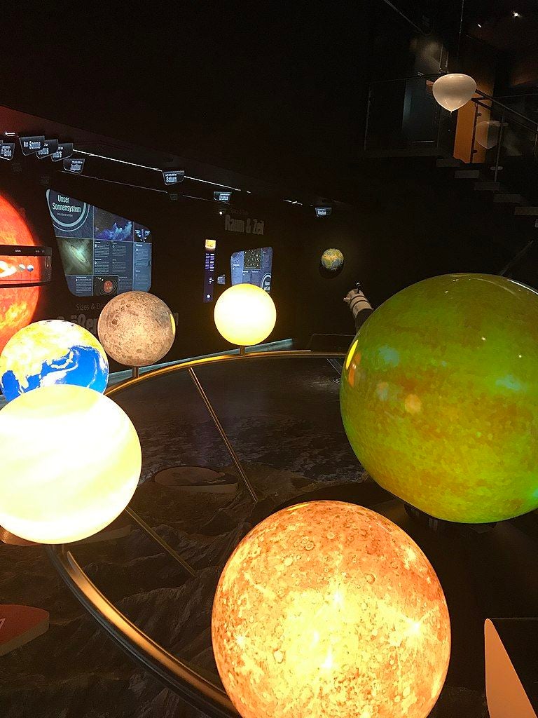 Planets_in_Haus_der_Natur_in_Salzburg,_Salzburg_District,_Austria.jpg