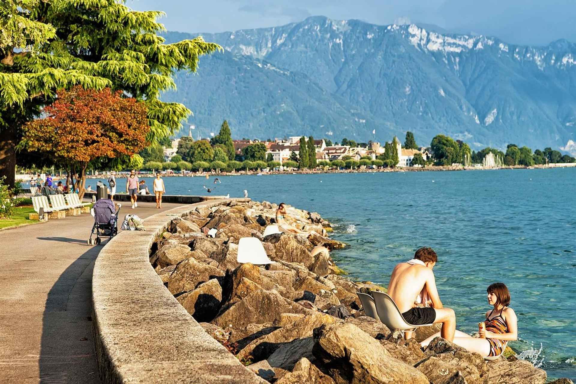 Vevey: Express Walk with a Local in 60 minutes