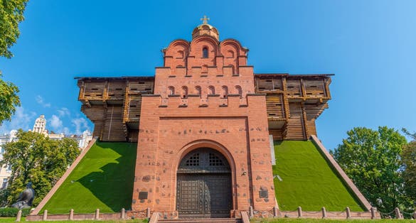 Photo of the golden gate of Kyiv in the Ukraine.