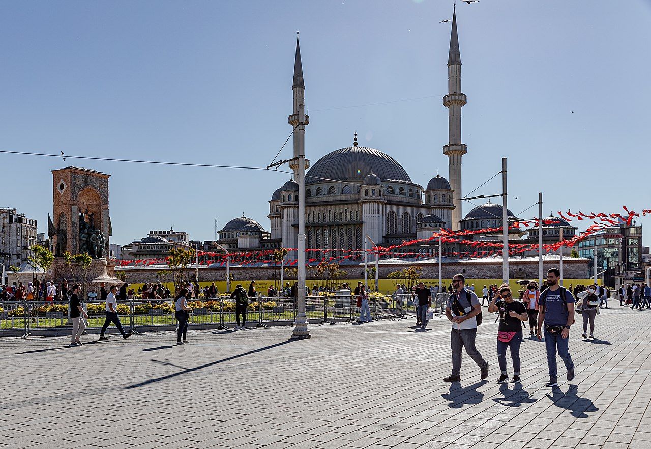 Taksim_Square,_Istanbul_(52152669181).jpg