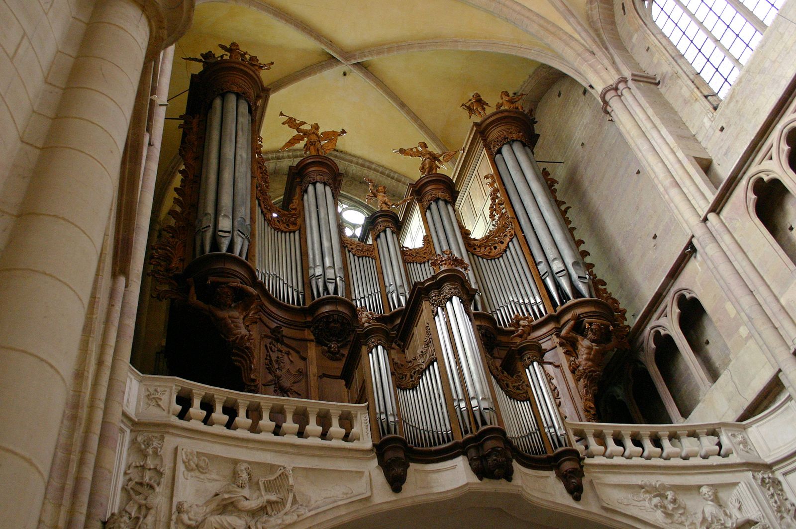 Cathedral organ