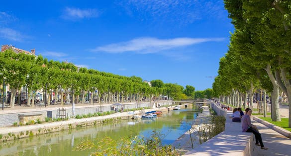 Narbonne showing a river or creek