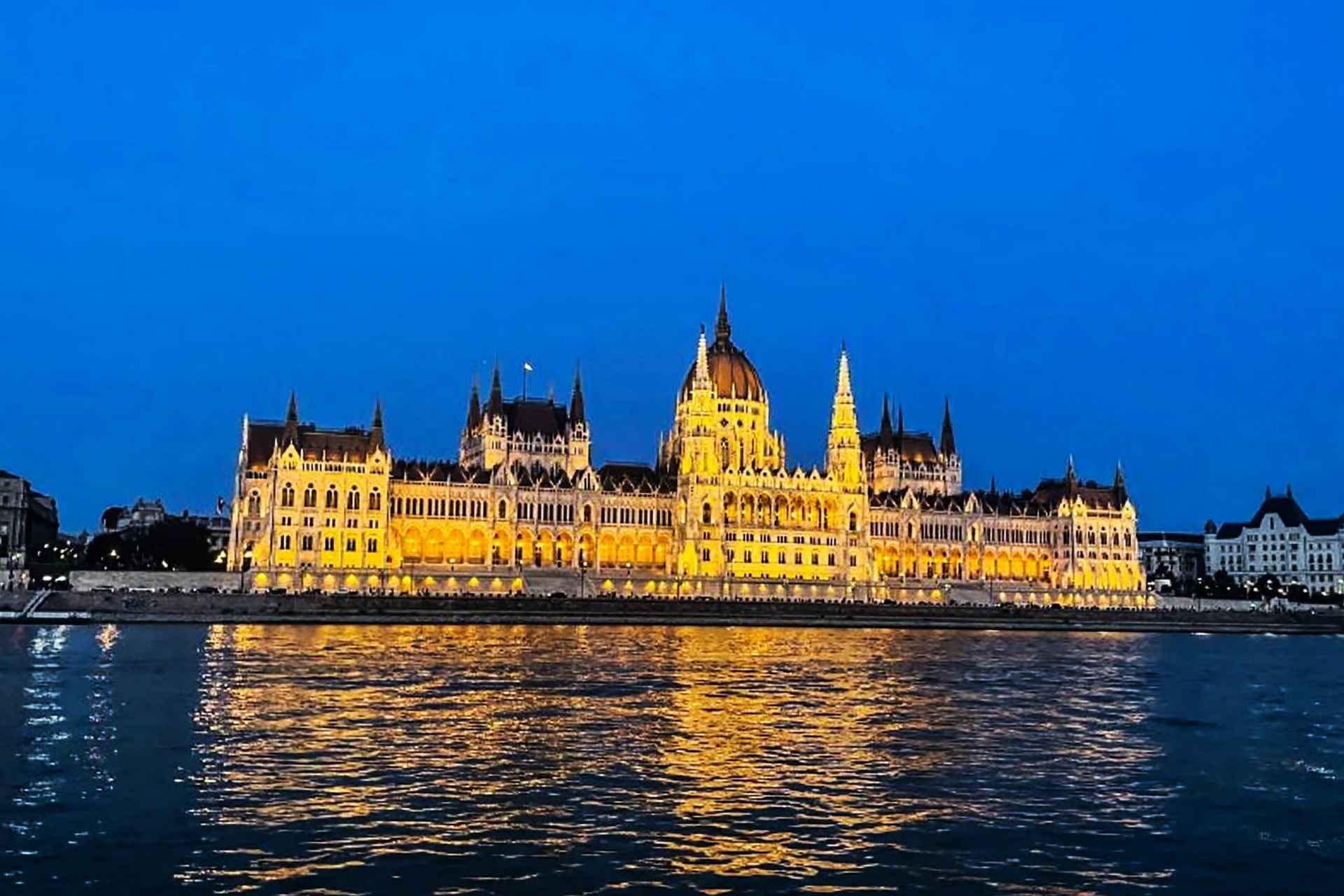 Budapest: City Highlights Sightseeing Cruise
