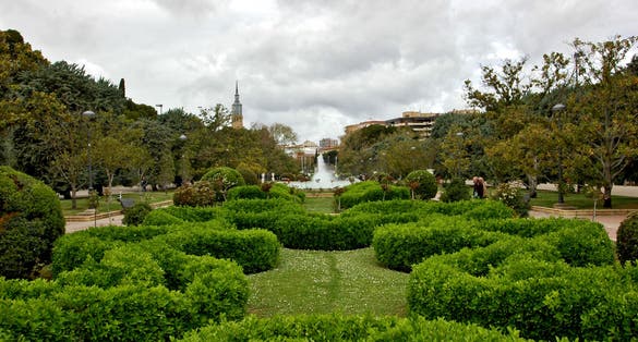 Photo of Parque Grande Jose Antonio Labordeta in Zaragoza, Spain in spring on a cloudy day.
