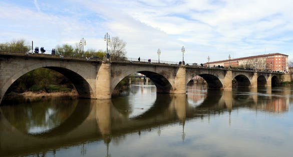 Stone Bridge (Puente de Piedra) over the Ebro River at Logroño, Spain.