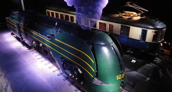 Photo of steam locomotive type 12 (left) and AM 35 (right).