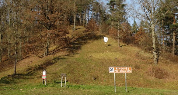 Ringove mound (Ringoves piliakalnis) in Lithuania
