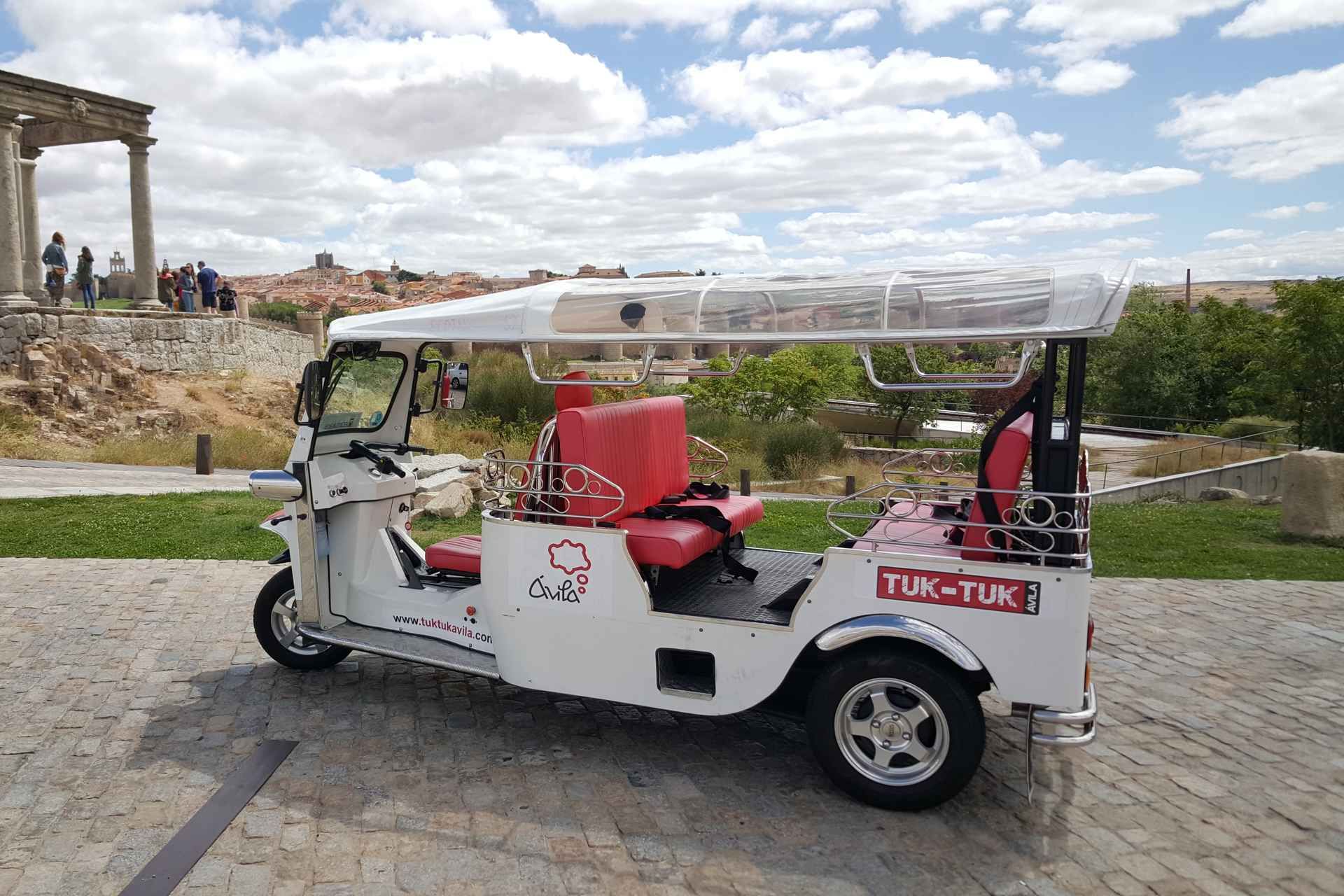 Tour Guiado En Tuk Tuk Recorre Avila De La Forma Mas Comoda