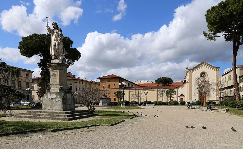 photo of Piazza Savonarola .