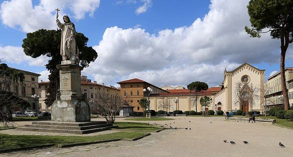 photo of Piazza Savonarola .