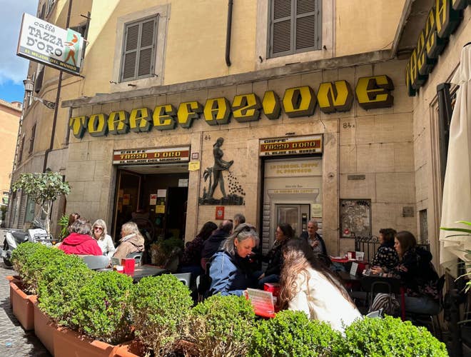tazza-d-oro-cafe-in-rome-with-persons.jpg