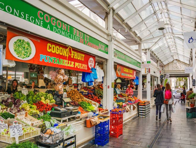stall-at-testaccio-market-in-rome.jpg