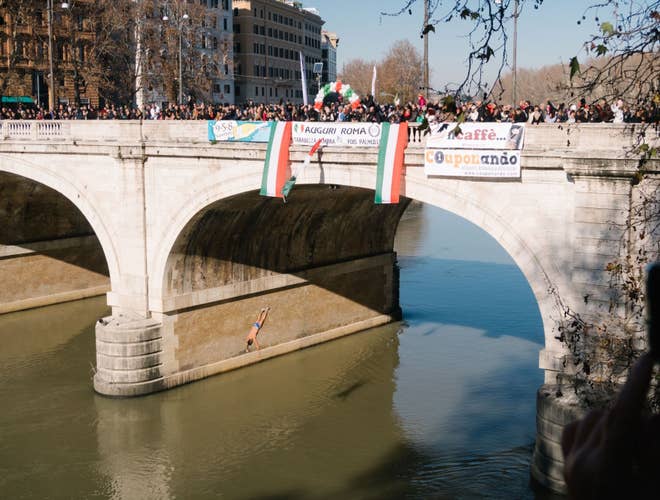 tuffo-nel-tevere-event-in-rome.jpg