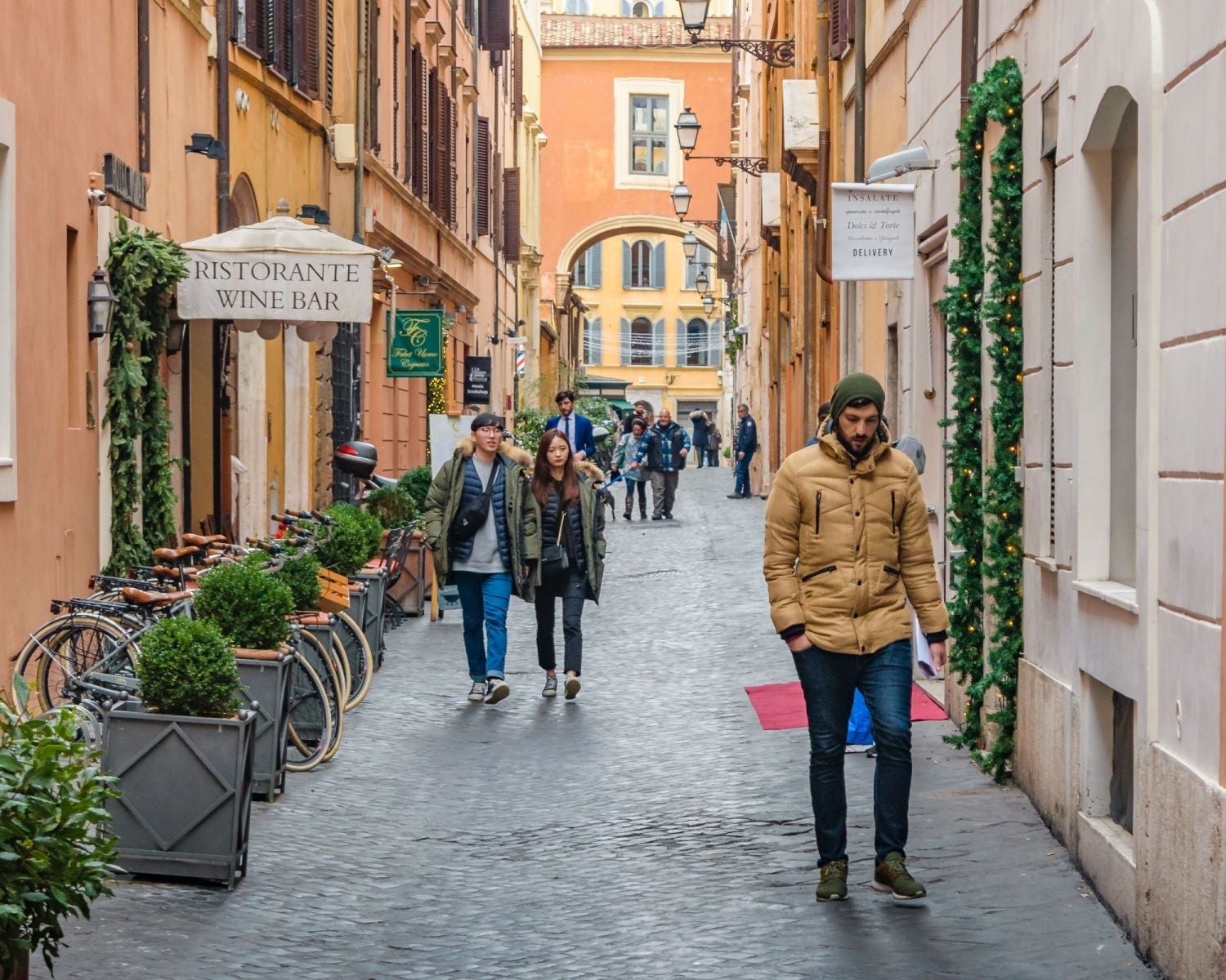 persons-in-rome-in-winter.jpg