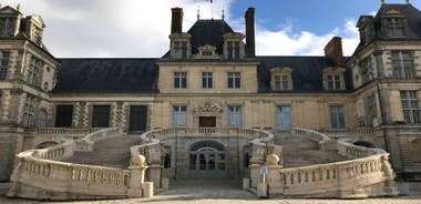 Paris: Château Fontainebleau Small Group Guided Tour Max 6