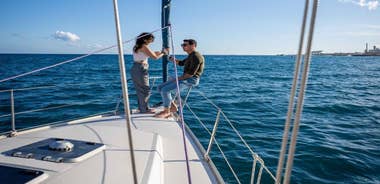 Barcelona: Private Boat Tour for 2, Swim, Snack and Drinks