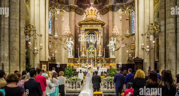photo of view Cerimonia di matrimonio all'interno del Duomo di Arezzo, Cattedrale di Ss. Donato e Pietro, Duomo di Arezzo, Italy.