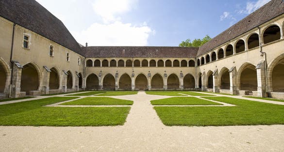 Bourg-en-Bresse (Ain, Rhone,-Alpes, France) - Cloister with garden