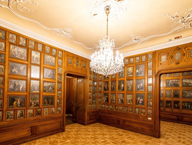 shutterstock_2524355217 (1).jpg