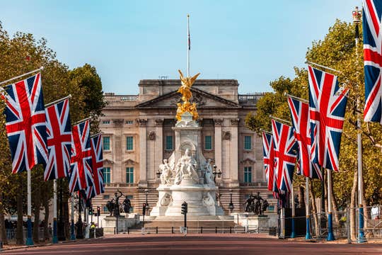 London in August: Complete Guide To What To Expect, See, and Do