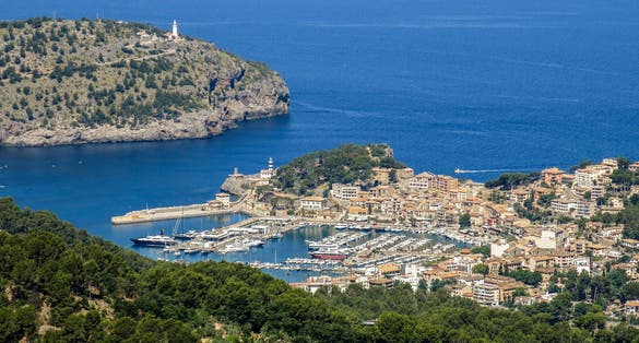 El Port de Sóller és un port natural de la Serra de Tramuntana i un nucli de població turístic que pertany al municipi de Sóller, a Mallorca.