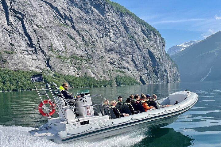 Hellesylt: RIB Fjordsafari Geirangerfjord