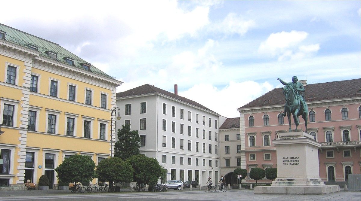 Wittelsbacherplatz travel guide