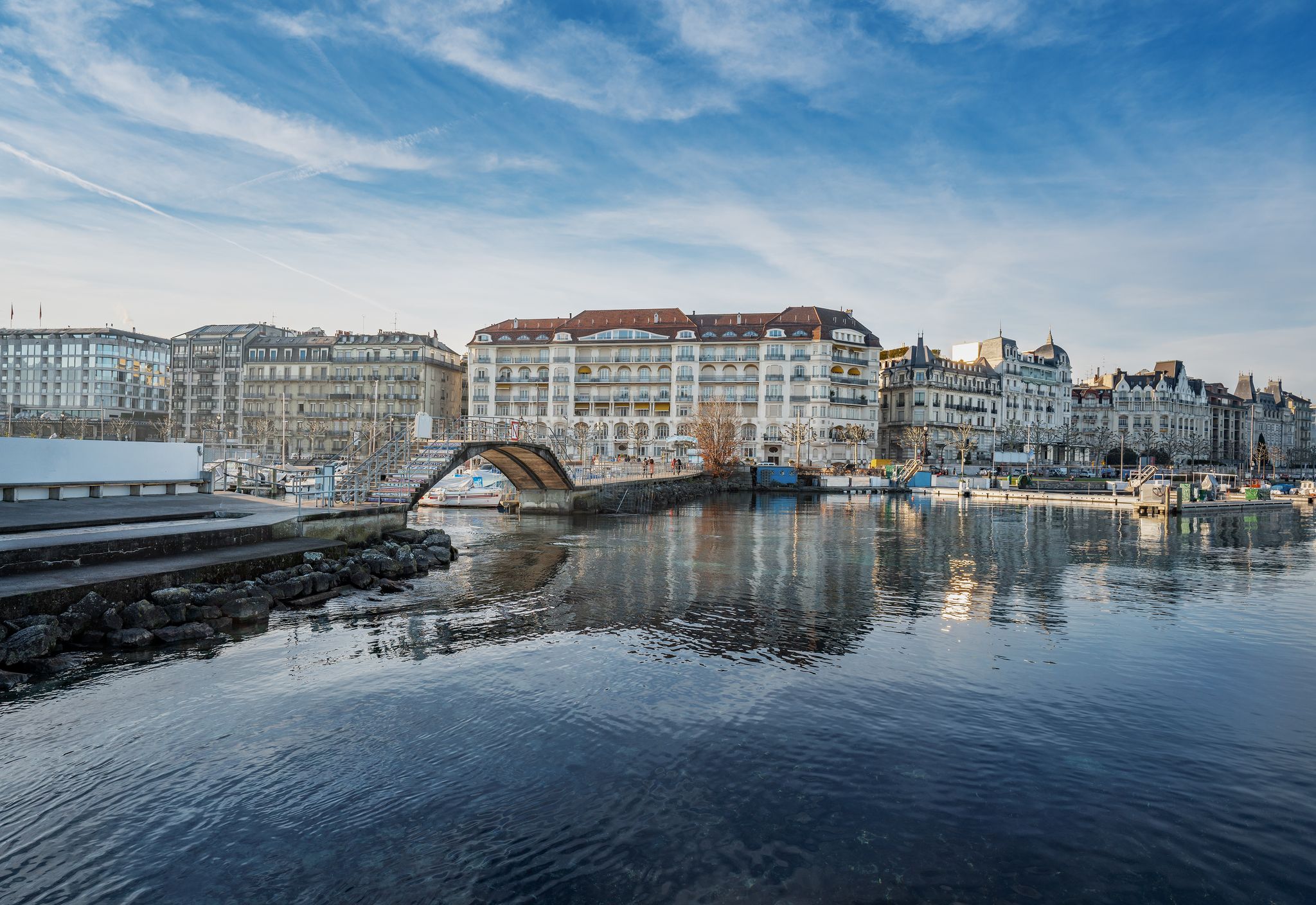 Photo of Bains des Paquis Public Baths at Lake Geneva, Switzerland.