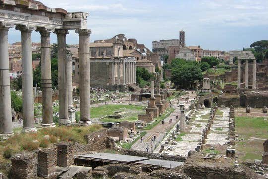 20+ Rome Sights Tour with Trevi Fountain & Enter The Colosseum 