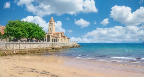 Photo of Beautiful San Lorenzo beach in the city center of Gijón, Spain .