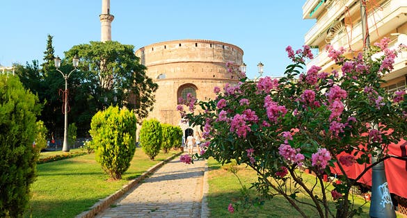 Photo of beautiful Rotonda in Thessaloniki on a hot sunny summer day.