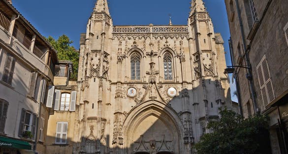 facade of Saint-Pierre d'Avignon basilica
